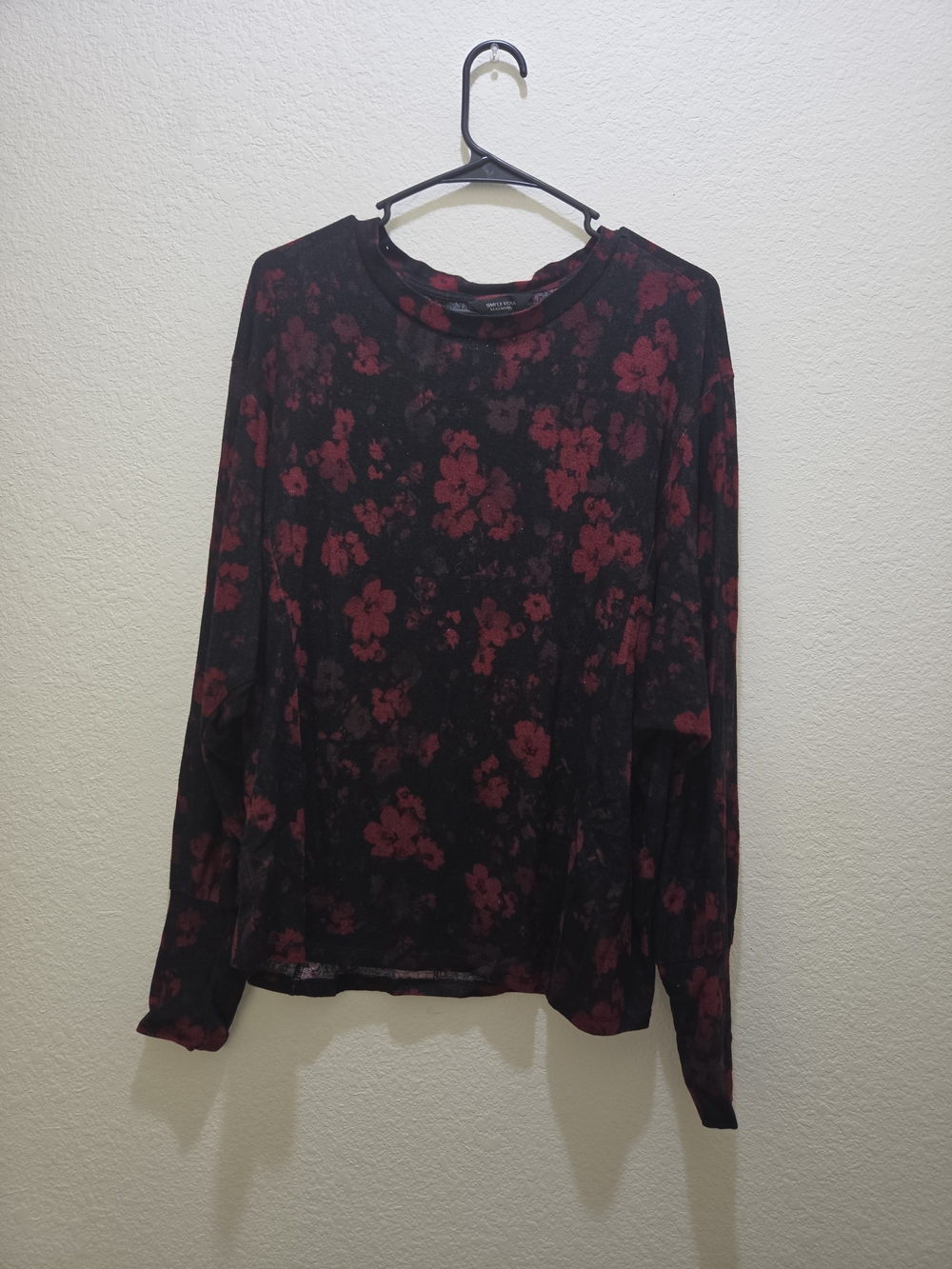 Vera Wang Black Long-Sleeve Top with Red Floral Print